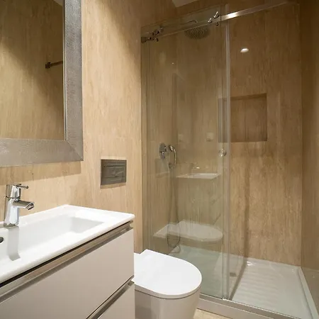 Apartment Whome Stylish Oasis With Patio Near Parque Eduardo Vii