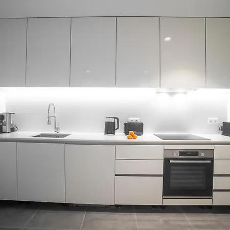 Apartment Whome Stylish Oasis With Patio Near Parque Eduardo Vii *