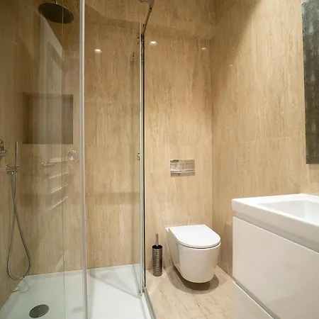 Whome Stylish Oasis With Patio Near Parque Eduardo Vii