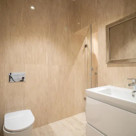 Whome Stylish Oasis With Patio Near Parque Eduardo Vii Lisbon